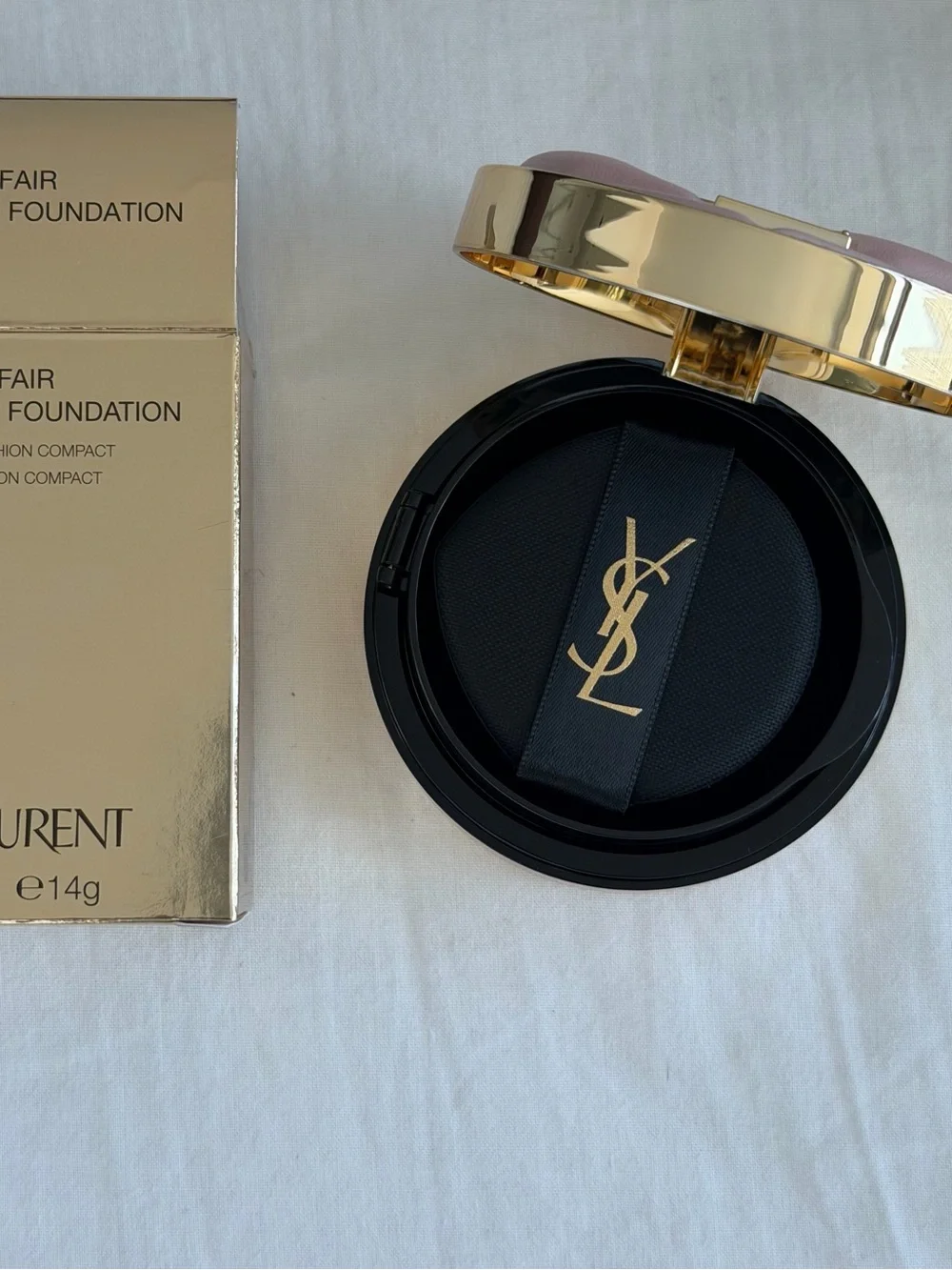 Yves Saint Laurent Cushion Foundation - LN4